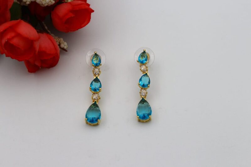 Gold-Toned Jewelry Set with Light Blue and Clear Stones - Image 4