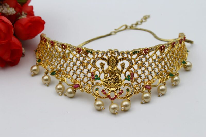 A Traditional Choker-Style jewelry Set with a gold-Toned finish - Image 3