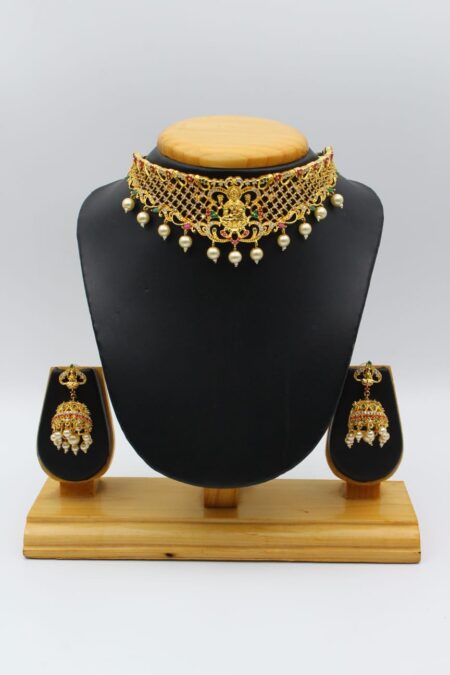 A Traditional Choker-Style jewelry Set with a gold-Toned finish